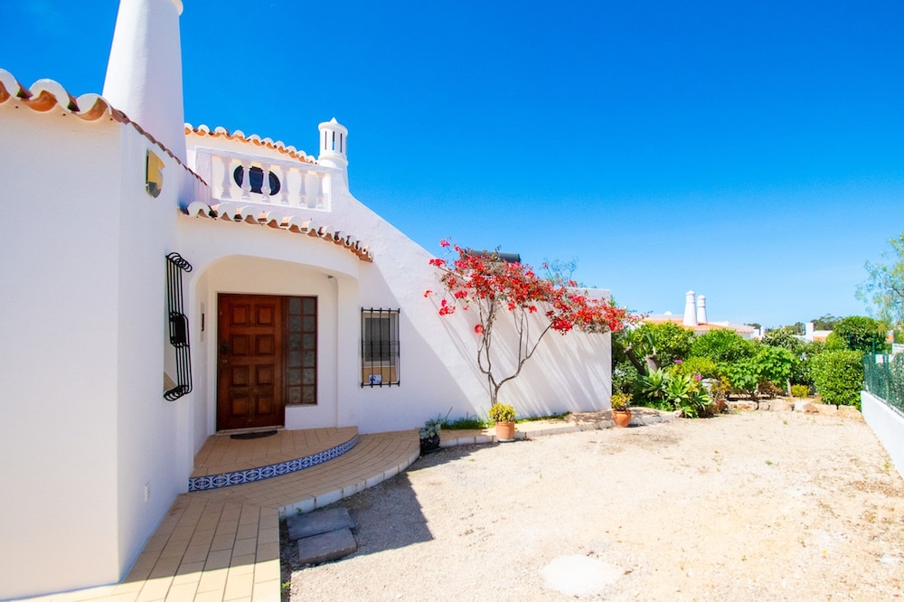 32A Vale do Milho Stunning Detached Villa Close