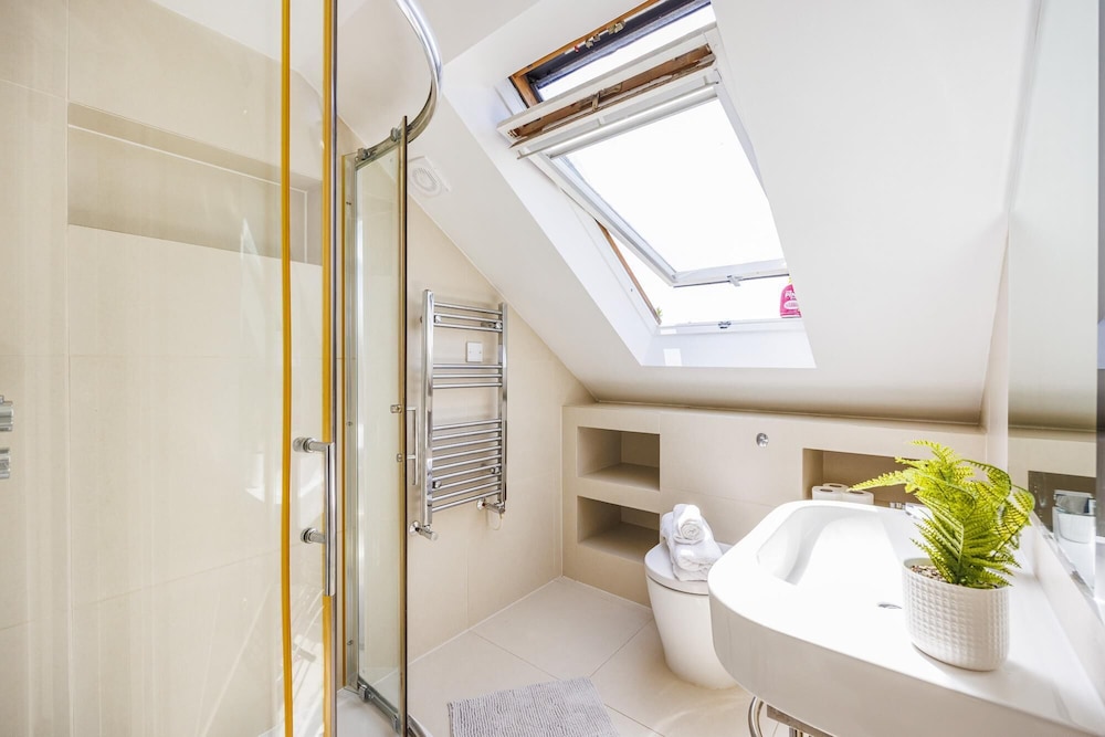 London House Sleeps 12 Free Parking Wifi