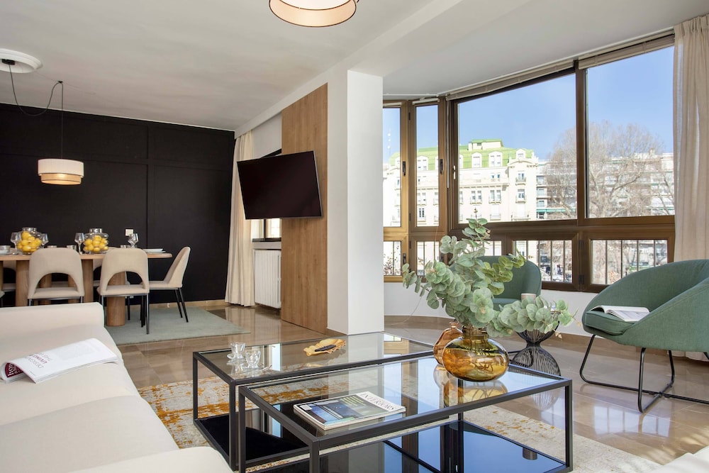 Luxury Apartment in City Center. Puerta Real II