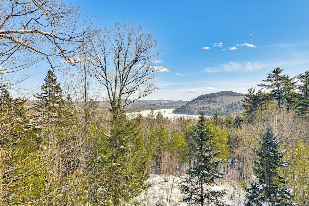 Private Hot Tub & Sauna: Bryant Pond Retreat!