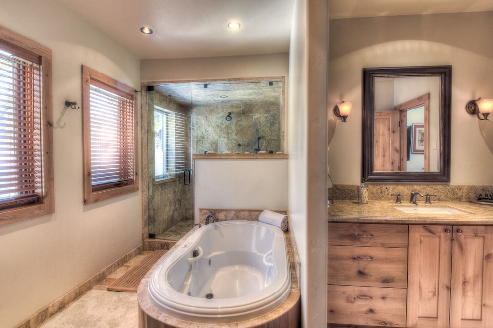 Lake Tahoe Vacations - Squaw Creek Barrel - Property Image 10