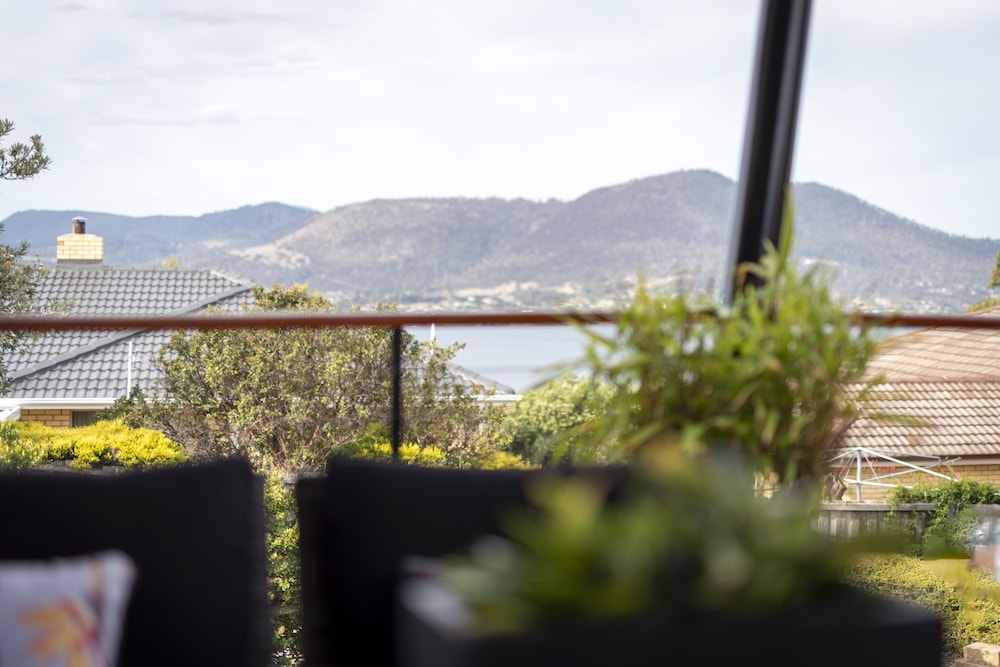 Tree Top Views - 4 Bedroom House