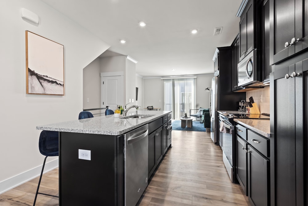 Luxe King 4BR Townhouse in Uptown CLT