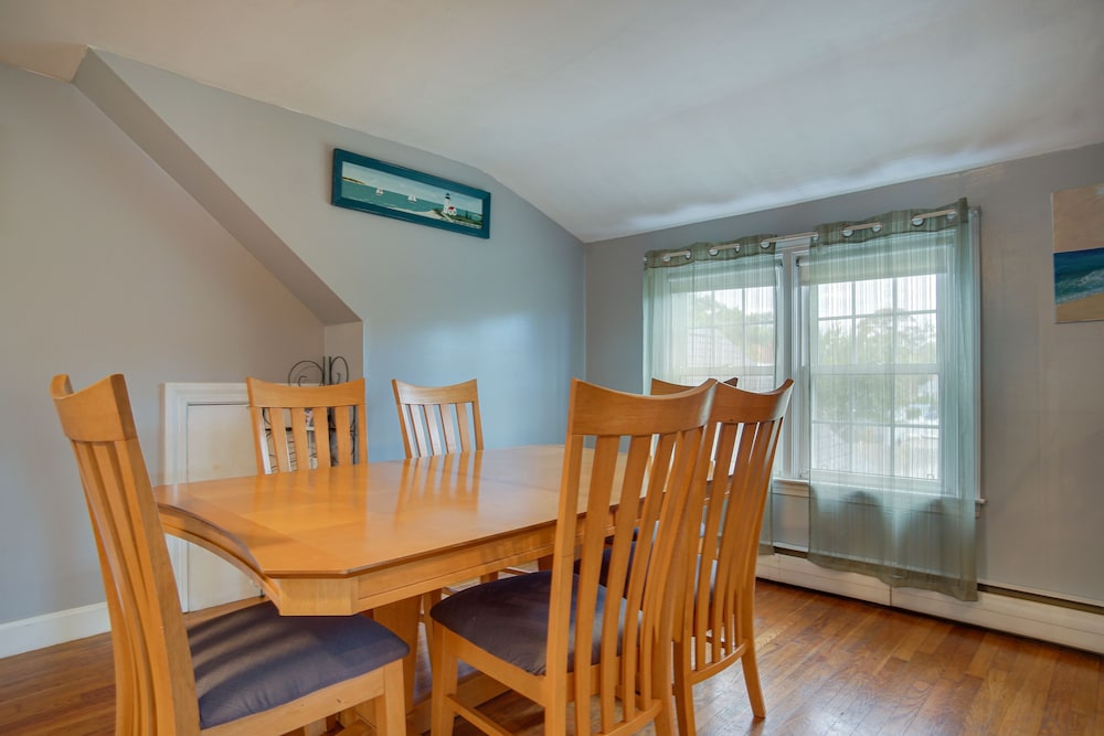 1 Mi to Windmill Beach: South Yarmouth Apt!