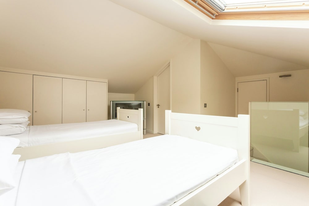 Clifton Hill by Onefinestay view 4