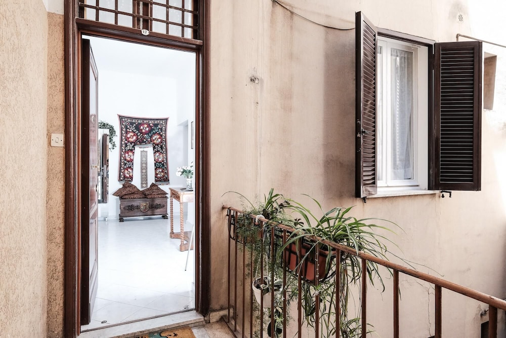 Domus Linda in Roma With 1 Bedrooms and 1 Bathrooms