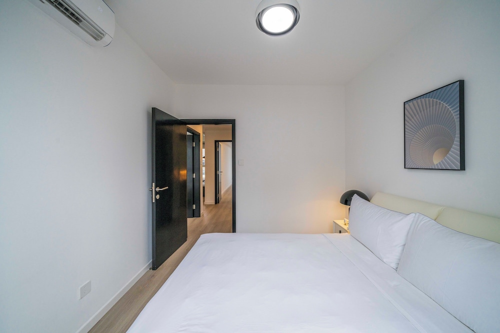 Tyms Spacious 3BR 2BA APT Laishi Di