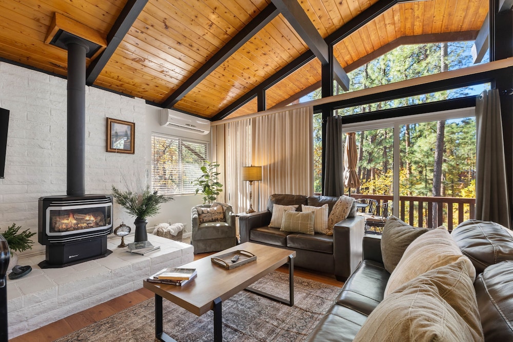 Ponderosa Hideaway 4-br Cabin Mtn View Trails Brbq