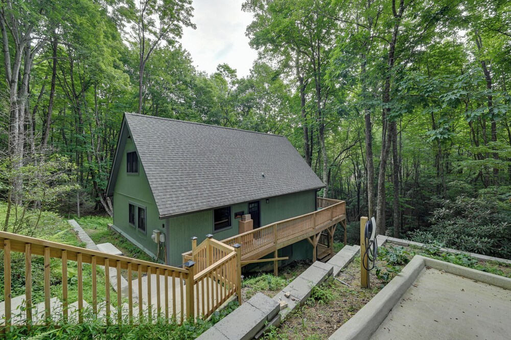 Peaceful Brevard Mountain Cabin: Hike, Golf & Swim view 4
