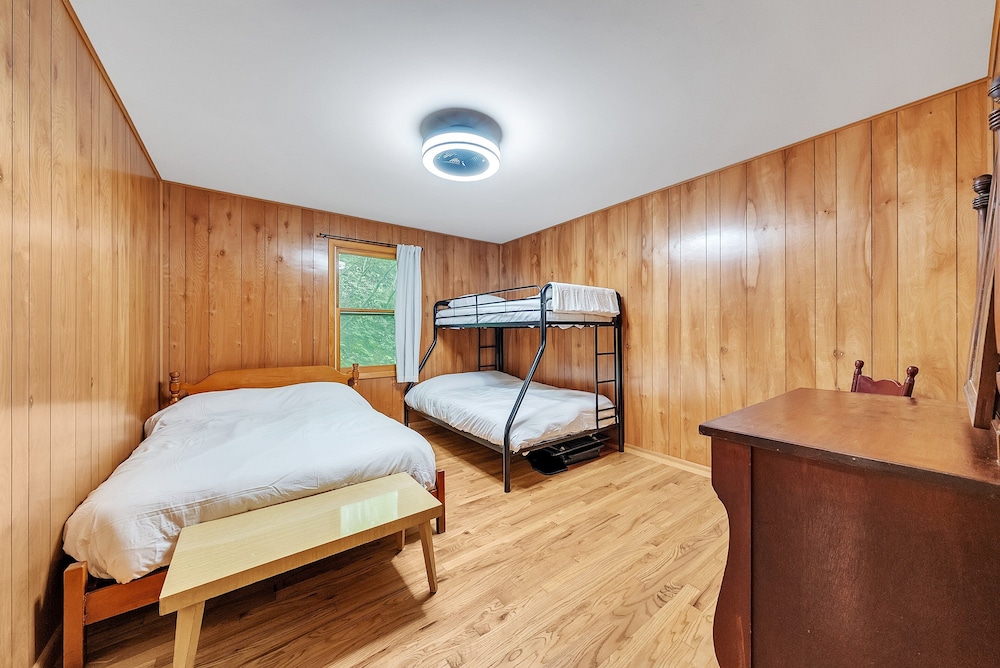 Peaceful Lakefront Getaway On Cayuga Lake 4 Bedroom Cottage