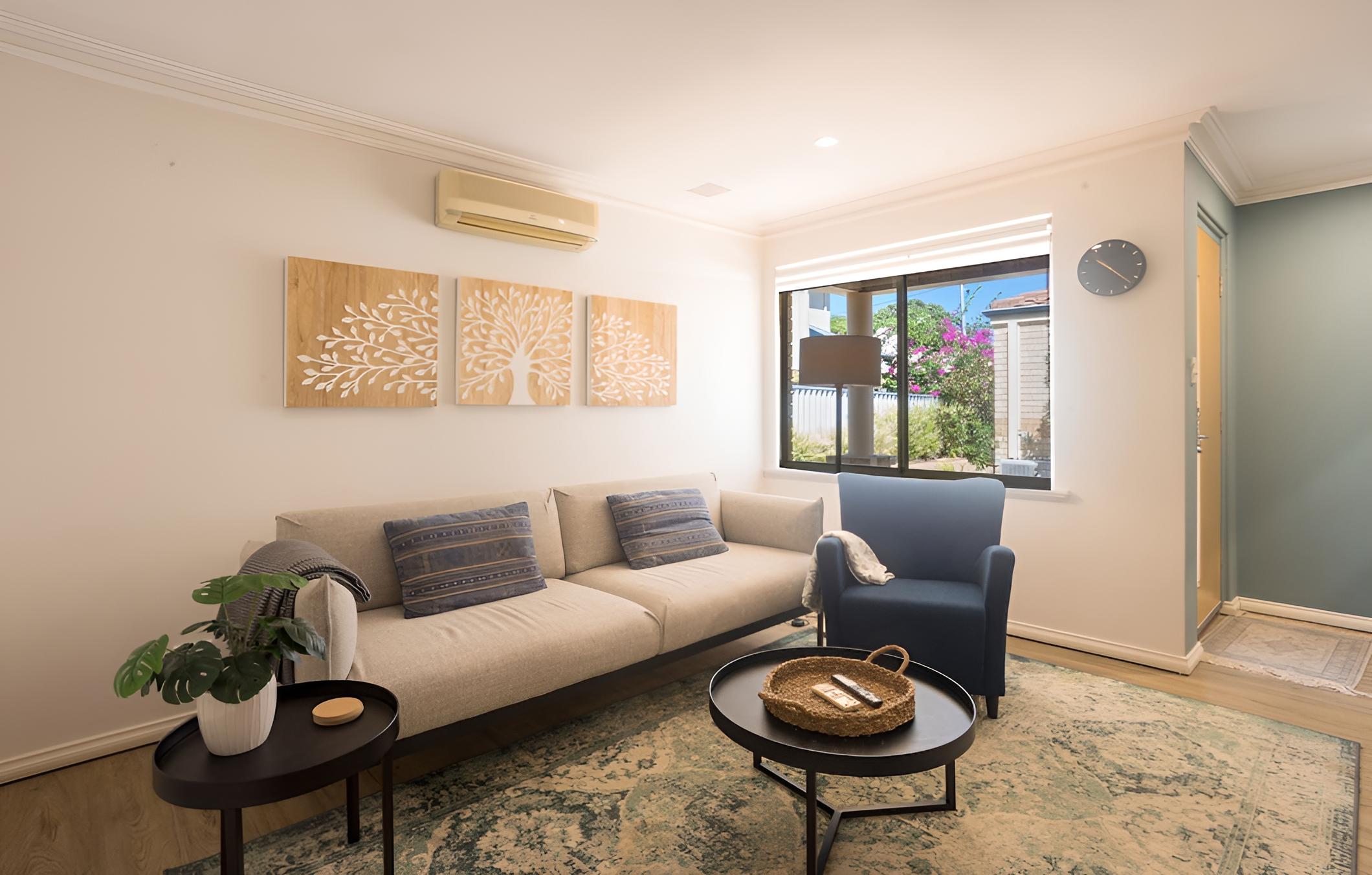 Comfortable 3 BDR Family Home With Patio