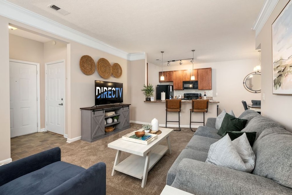 Ground Floor 2BR w Lux Amenities At Albany Glen