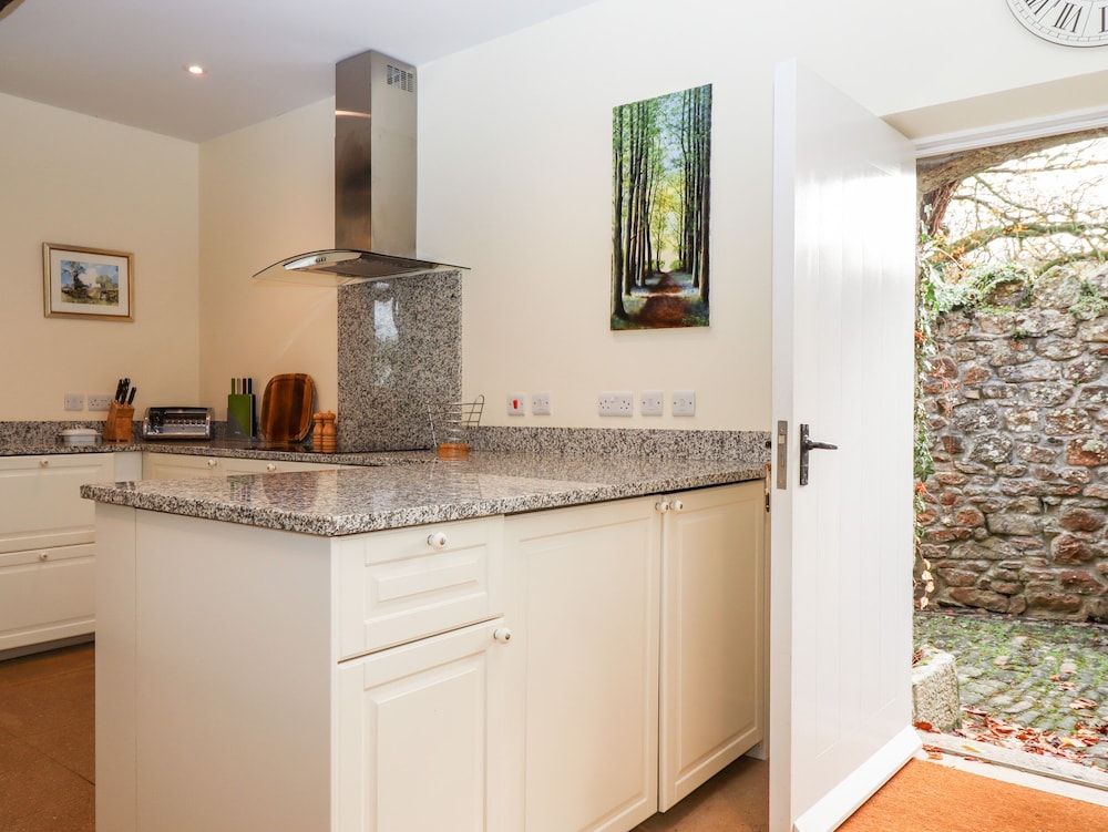 Dishcombe Cottage