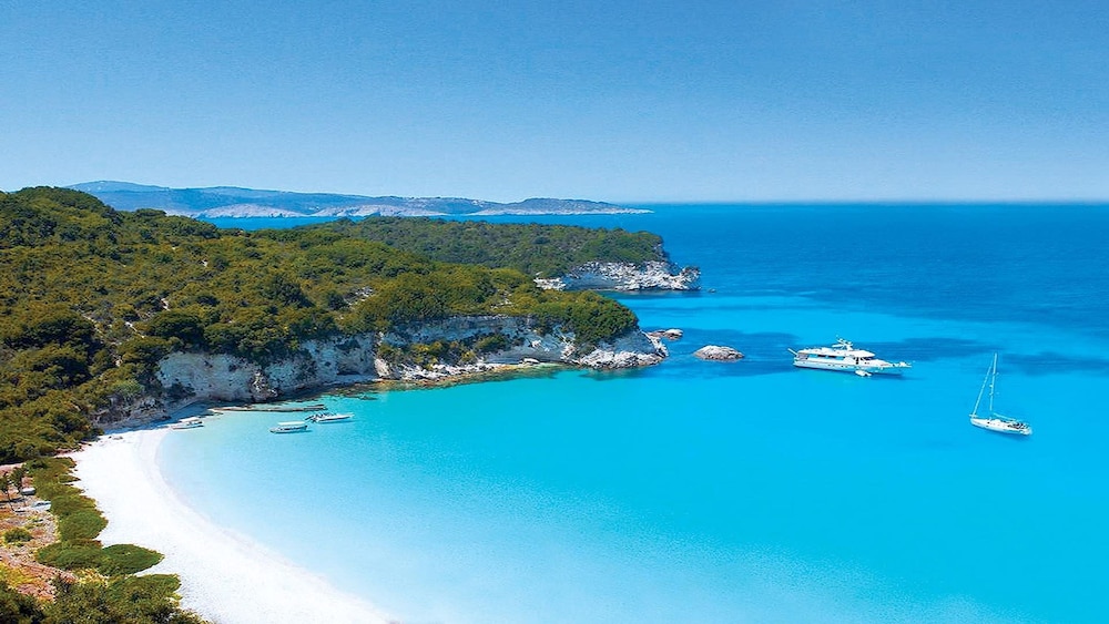 Dive Into Summer - Kirki s Cozy Pool Gem on Paxoi