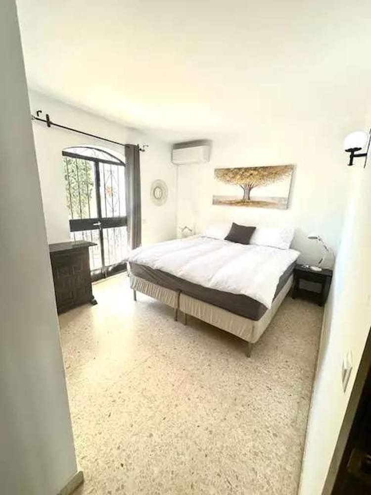 Tranquil Nerja House With Gardens, Pools and spa