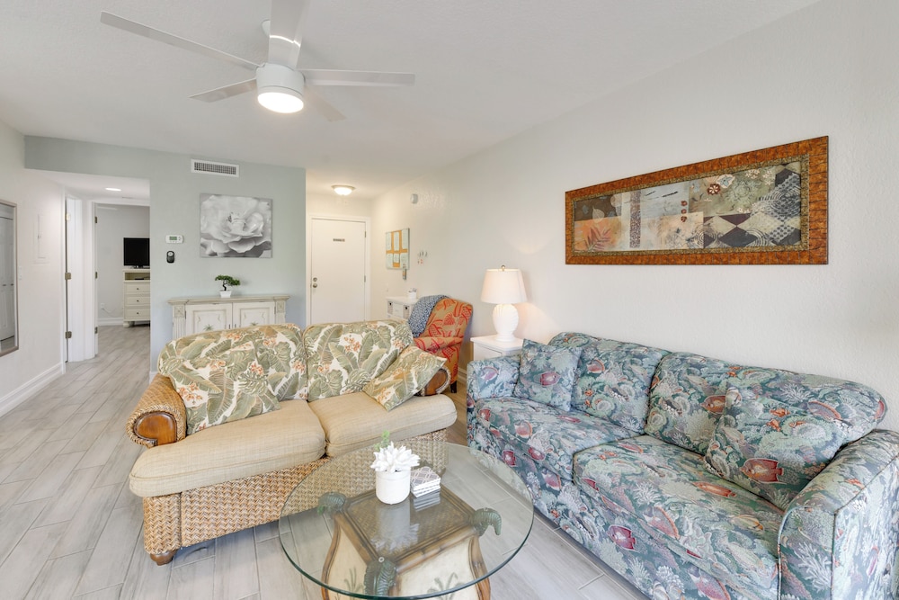 3 Mi to Siesta Key Beach: Condo w/ Heated Pool!