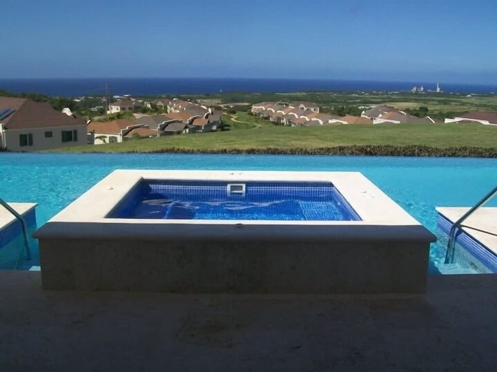 Villa Vuemont - Peaceful 3 Bedroom Villa With Pool