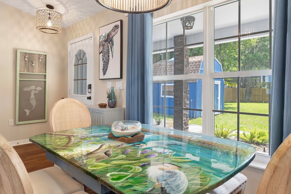 Welcoming Little Blue Lakehouse in Crystal River