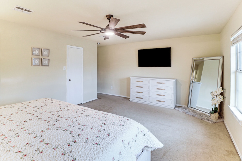 Near At&t Stadium & Six Flags: Texas Family Home!
