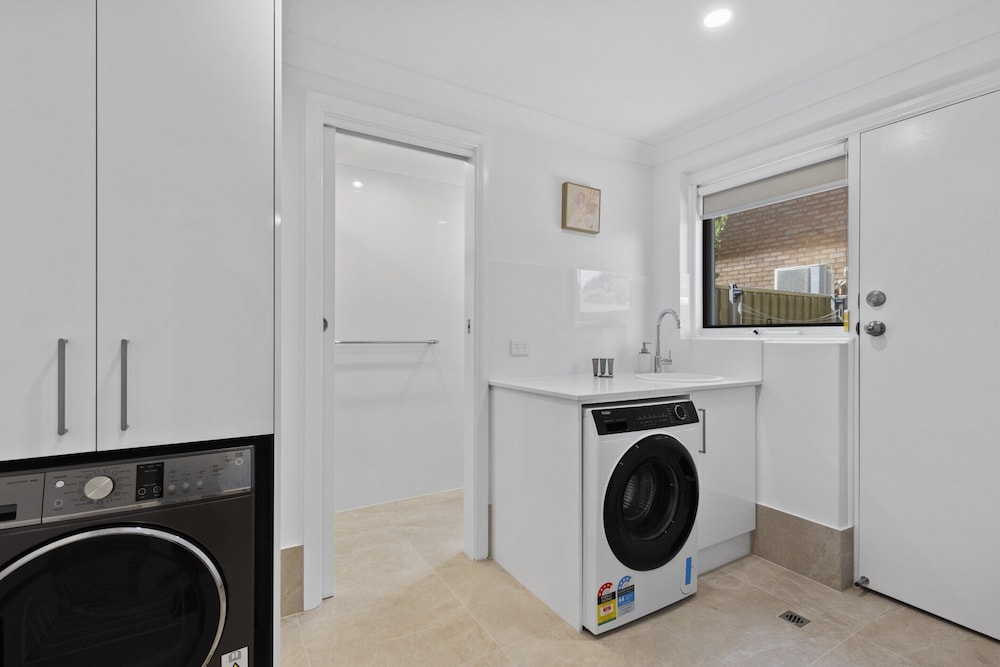 Beachside 3-bed Retreat With BBQ & Garage