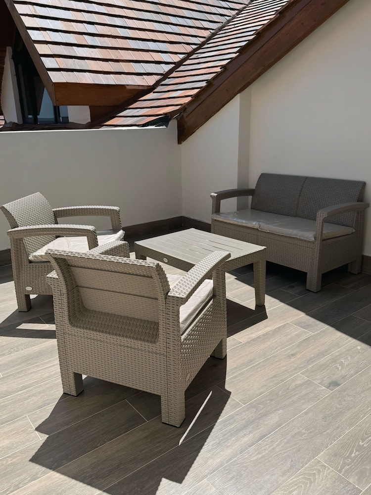 4 Guests 2 Bedrooms Terrace and Shared Pool