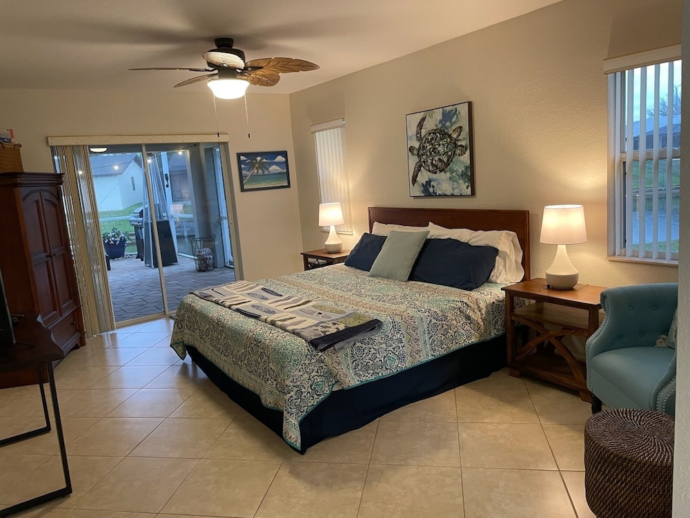 Cape Coral 3-Bedroom Canalfront Pool Vacation Home with Dock 3 Home