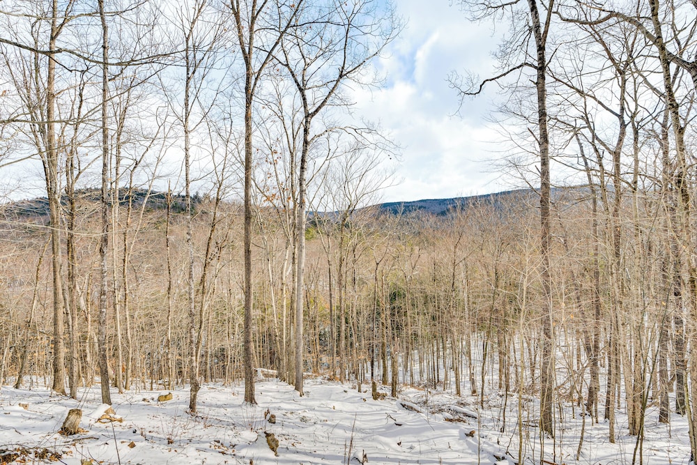 Ski, Hike & More: White Mountains Family Home