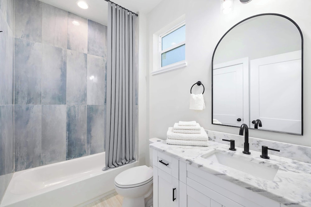 New Build in Old West 3 Bed, 2 Bath Family Rental