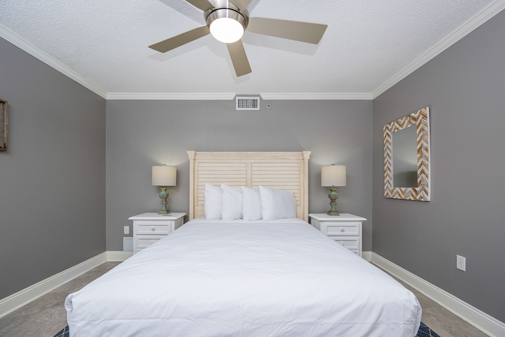 Phoenix Vi 6910 2 Bedroom Condo
