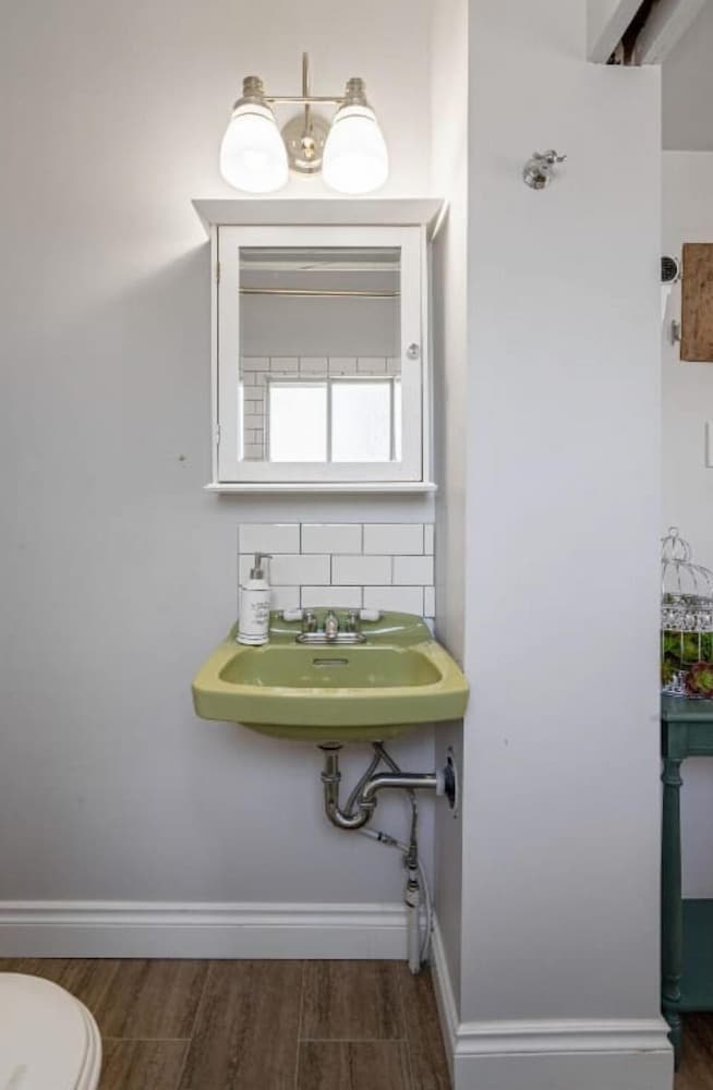 Cranbrook Vacations - Victorian Suite No Service Fees Heritage Home - Property Image 1
