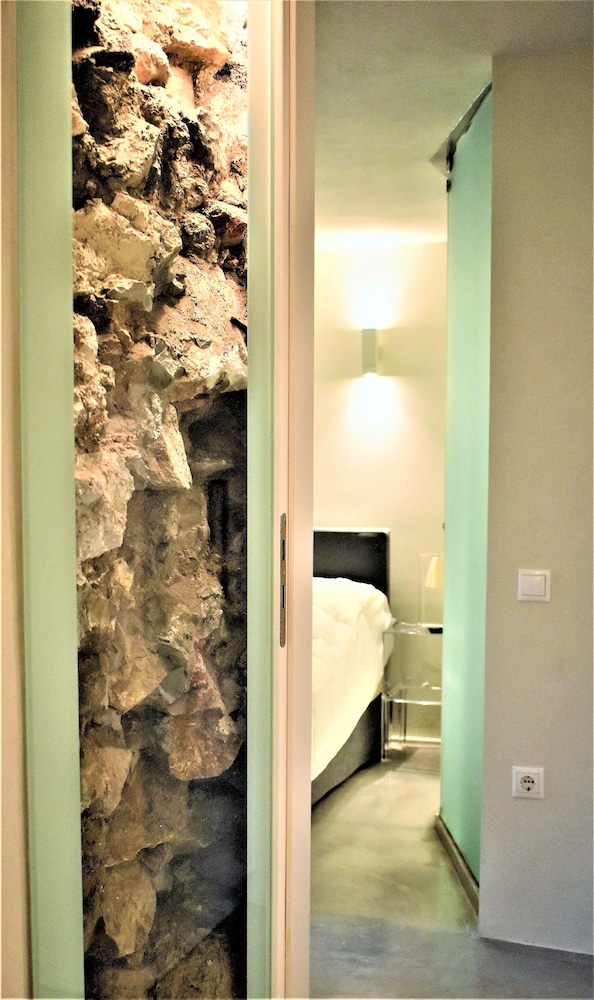 Acropolis Suites
