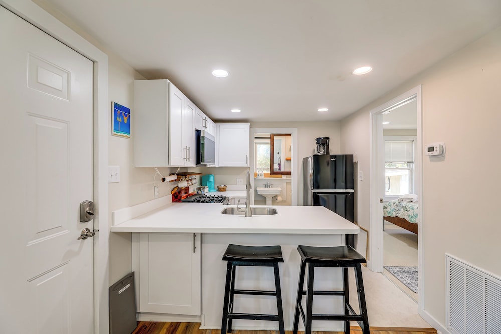 Fenced Yard, Walkable Location: Cozy Beaufort Home