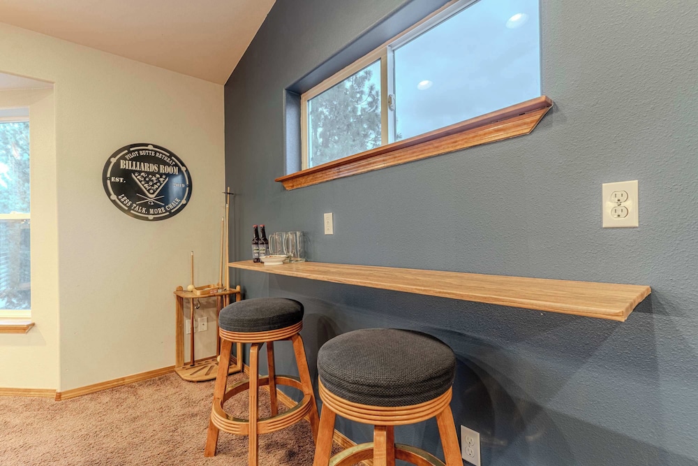 Hot Tub Pool Table Deck With Pilot Butte Views