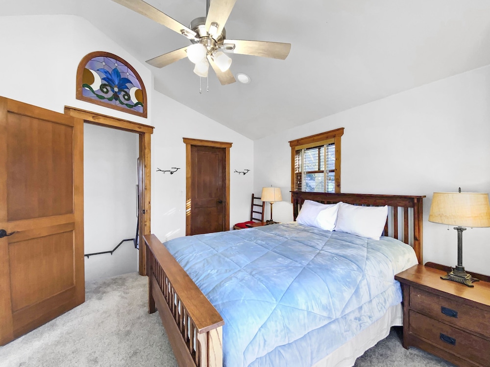 Mountain Ridge  2 Bedroom Townhouse by RedAwning