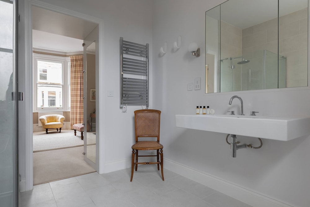 Radipole Road IV by Onefinestay