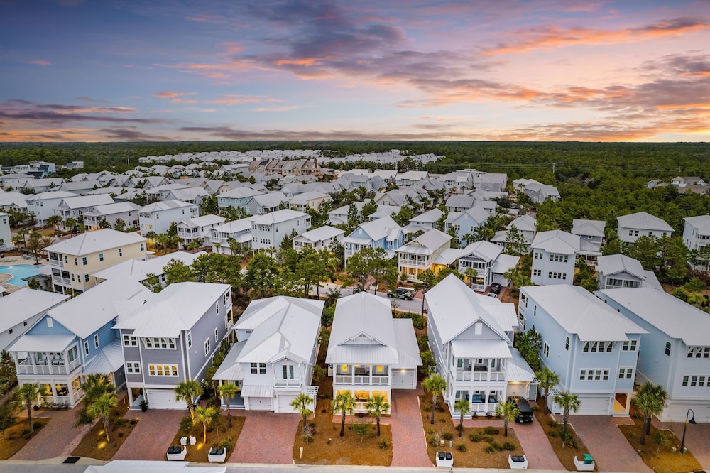 Walk to the Beach Pool 5bdr 3 Porches Beach Sea-ker s Retreat by Avantstay