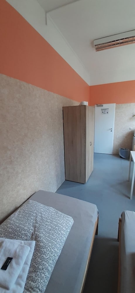 2-Rent Group Hostel Zimmer&Apartments GKP2