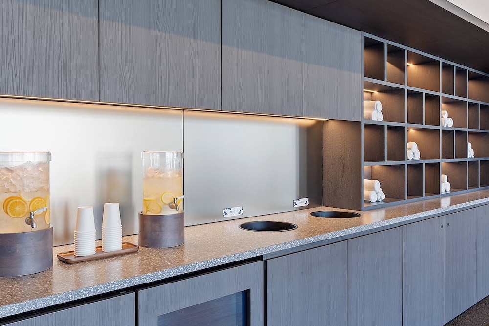 Luxury 1BR Penthouse, Bay & City Views Downtown