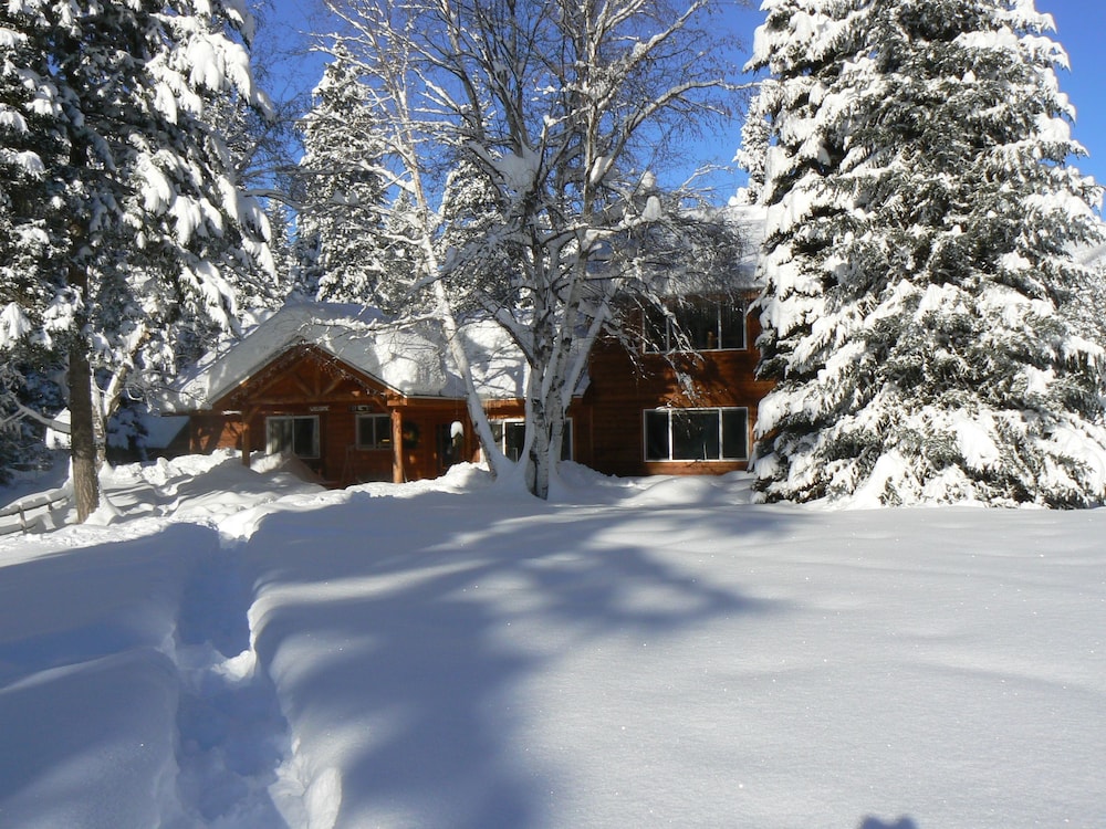 Smoky Bear Ranch Bed & Breakfast & Cabins