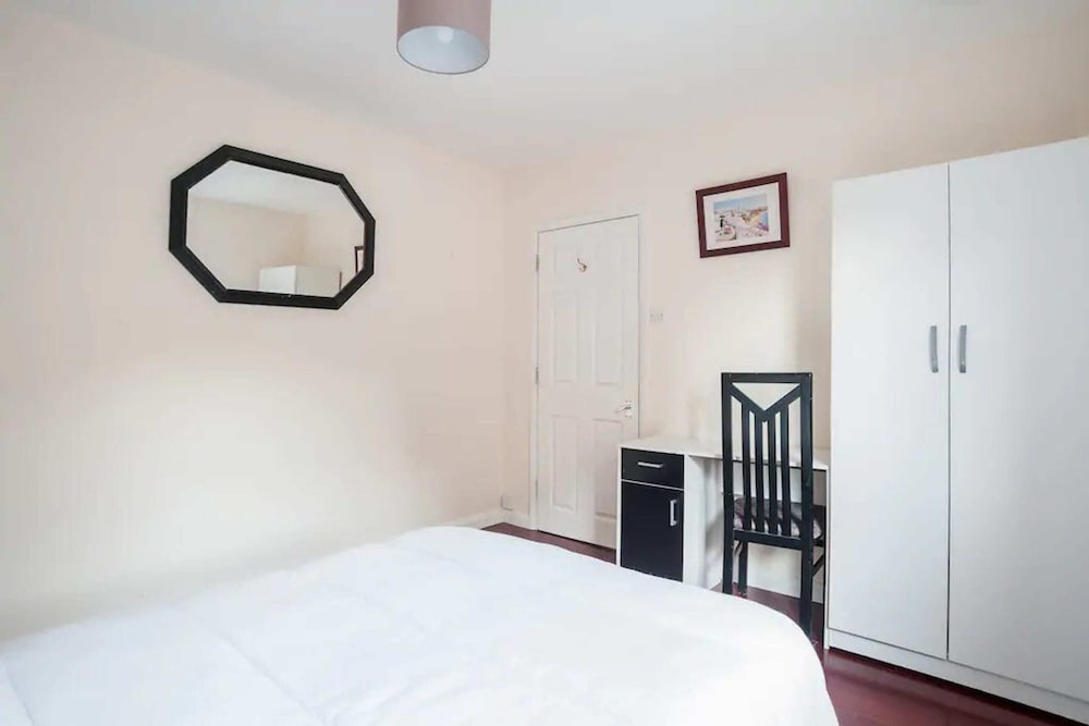 Modern and Homely 2 Bedroom by Canary Wharf