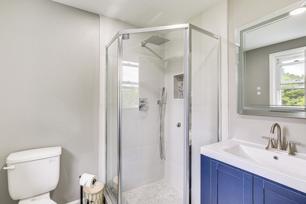 3 Mi to Main St: Modern New Paltz Home