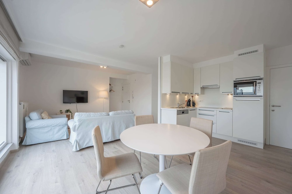 Stylish City-view Retreat
