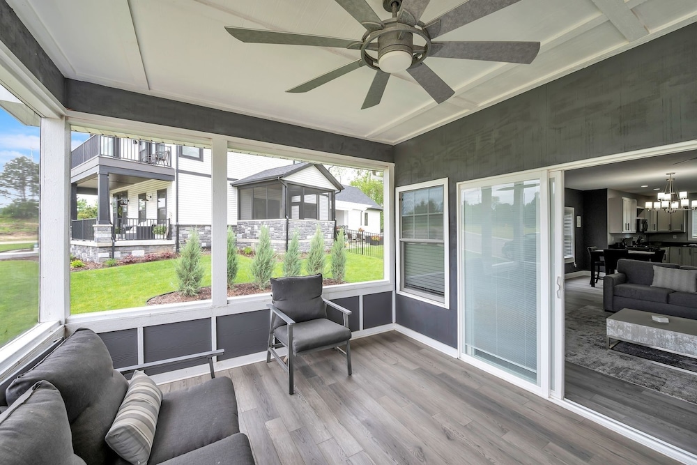 Pet-friendly Getaway With Golf & Private Patio Retreat 4 Bedroom Home
