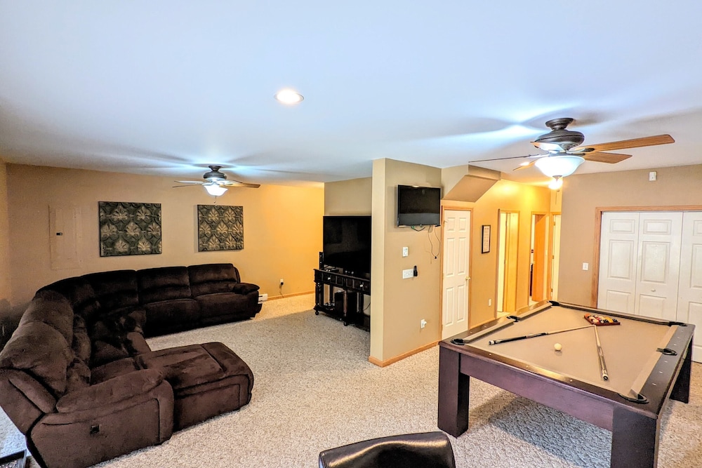 Mews Mountain House by Avantstay Walk to Beach, Hot Tub, Game Room view 5