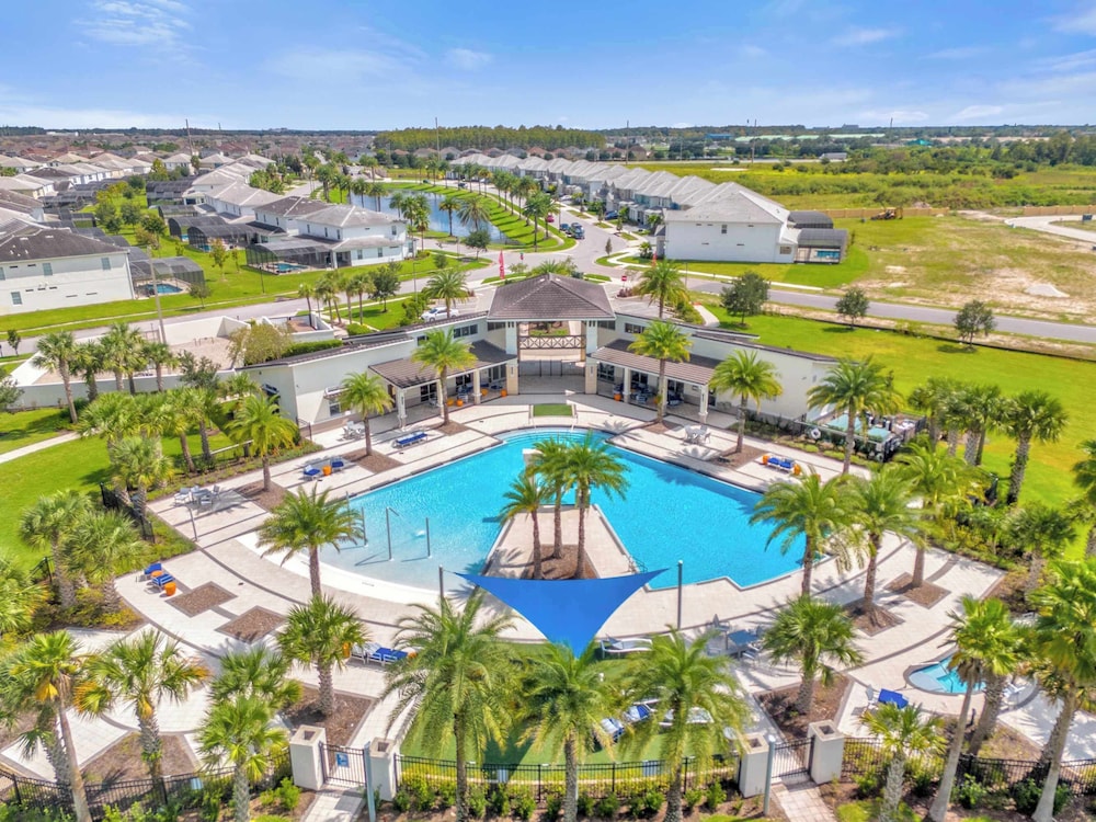 Upstay Epic 15br Mansion for Big Groups Near Parks