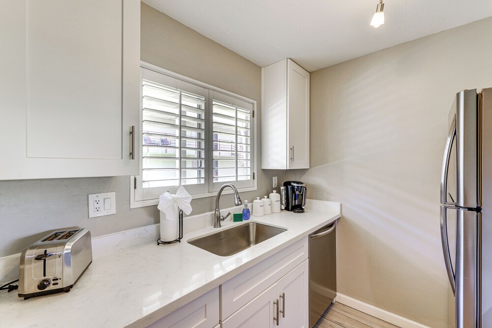 Walk to Old Town: Scottsdale Condo w/ Pool Access!