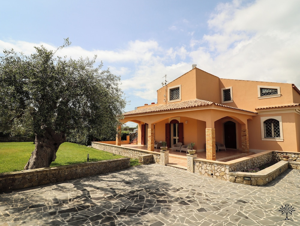 Radici Sicilian Holiday Home-b An Oasis of Relaxation in the Heart of Sicily