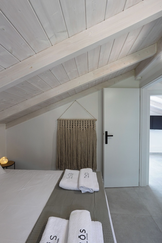 PHOS MAISONETTES NIKIANA