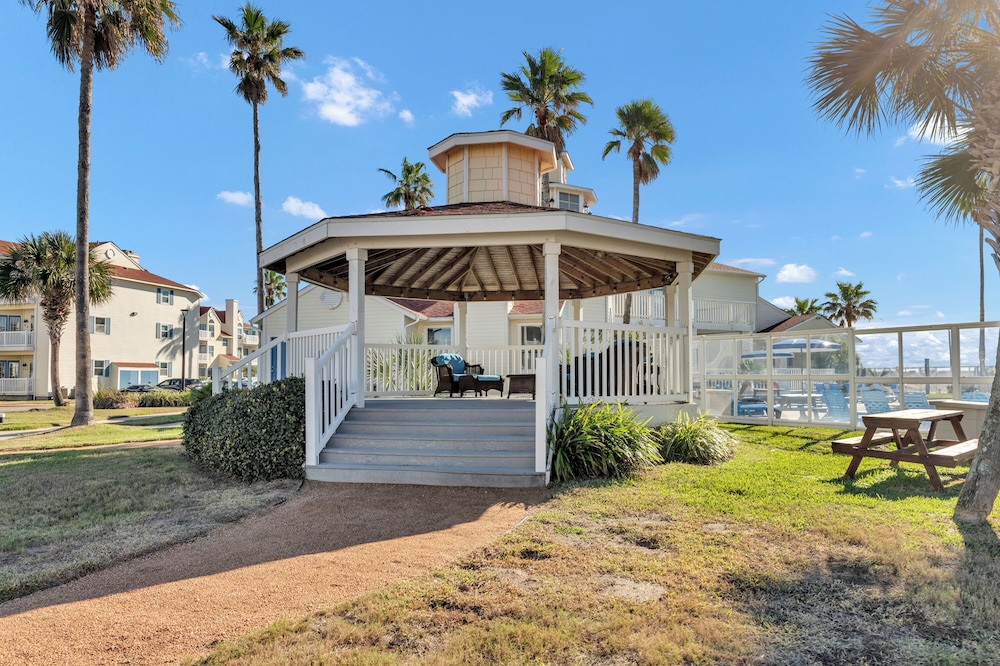 The Lazy Turtle by Silver Sands Vacation Rentals