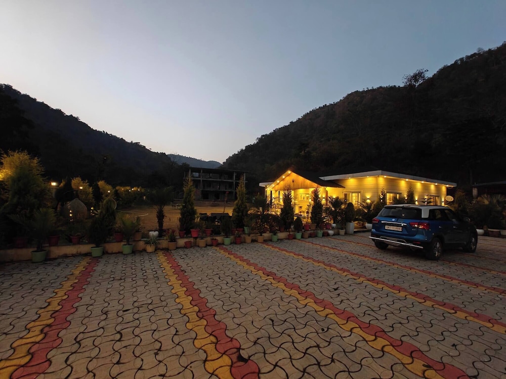 The Paradise - Luxury 3BR Villa Near the Airport in Dehradun